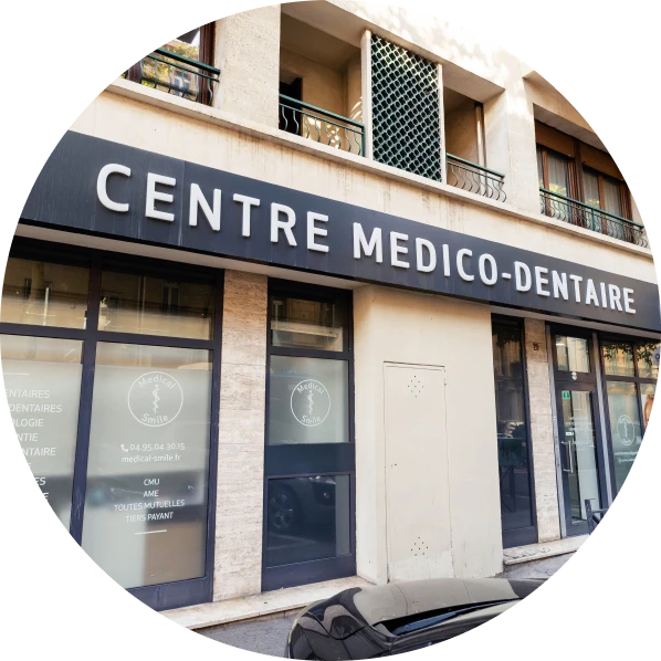 Le bâtiment du Centre Médico-dentaire Chartreux à Marseille, Médical Smile